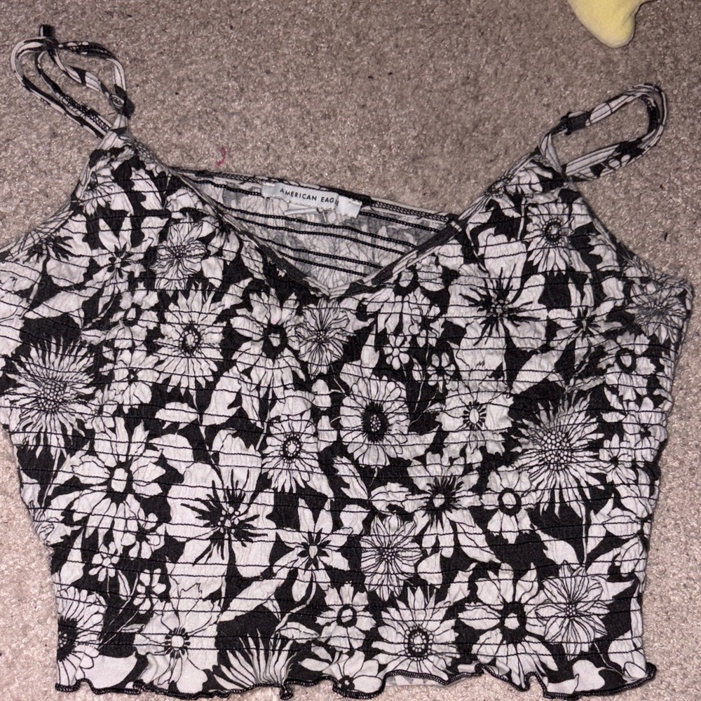 American Eagle Outfitters Black and White Floral Crop Top size L/6
